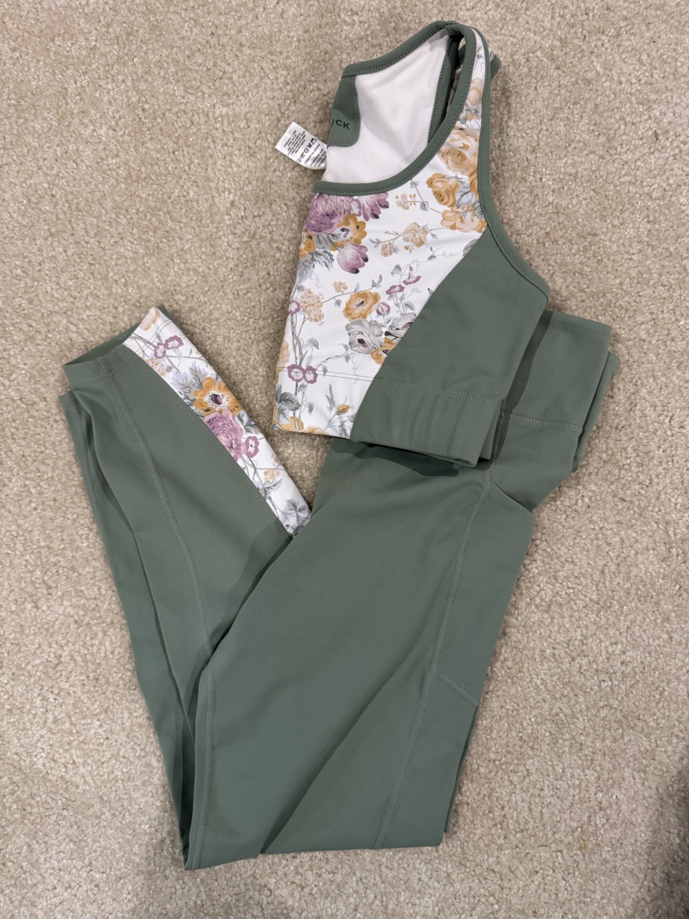 Tuckernuck set - med legging and sm sports bra